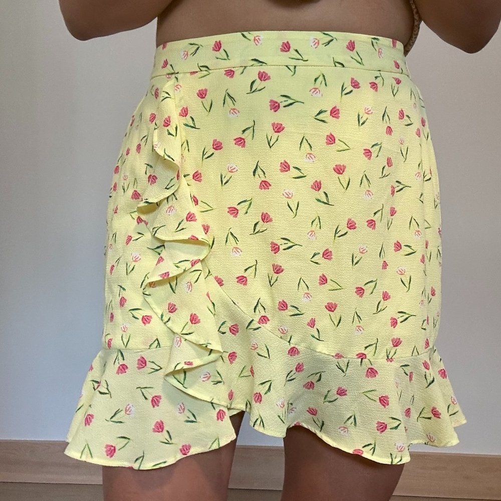 YELLOW RUFFLE MINI SKIRT